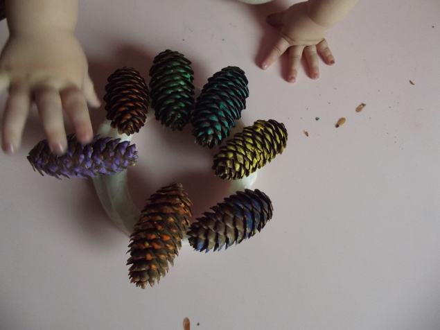 Венок из шишек .