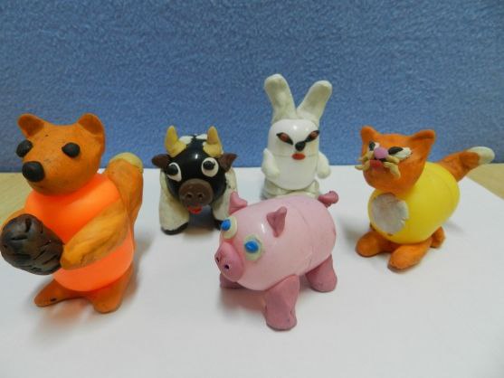 Поделки из киндер - сюрпризов .