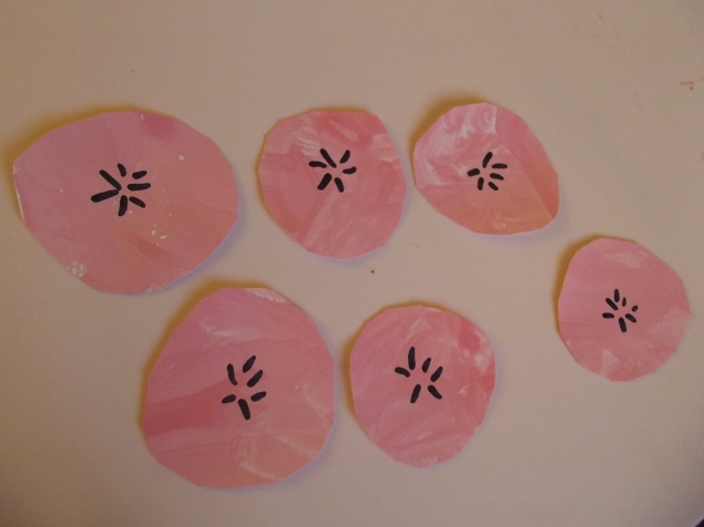 Цветочки из бумаги .