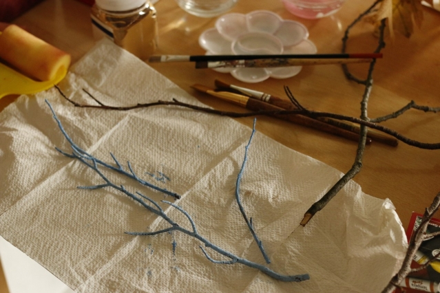 Панно из листьев и веток .