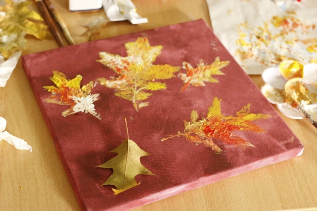 Панно из листьев и веток .