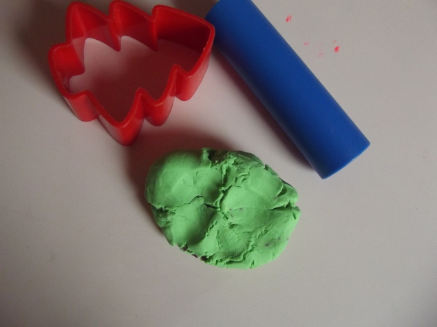 Пластилиновая елочка . Пластилиновая елочка .