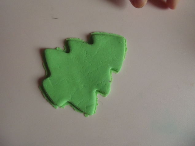 Пластилиновая елочка . Пластилиновая елочка .