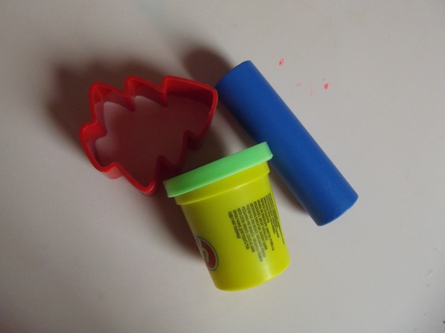 Пластилиновая елочка . Пластилиновая елочка .