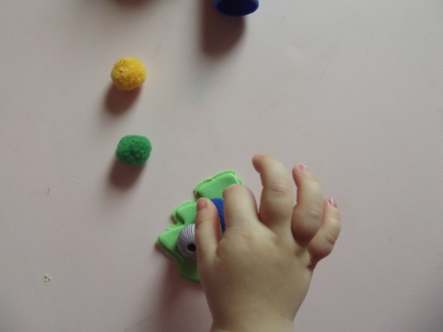 Пластилиновая елочка . Пластилиновая елочка .