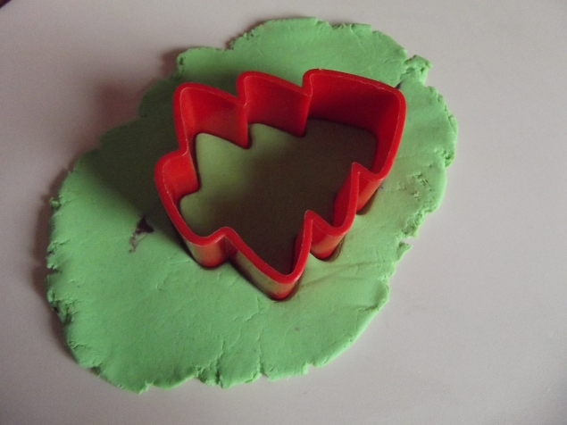 Пластилиновая елочка . Пластилиновая елочка .