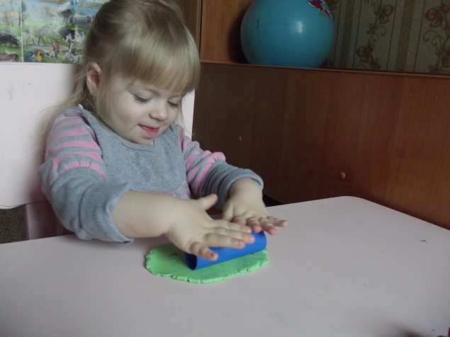 Пластилиновая елочка . Пластилиновая елочка .