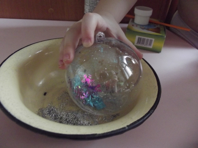 Шарик на елку . Шарик на елку .