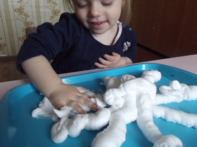 Снежинка из пены .