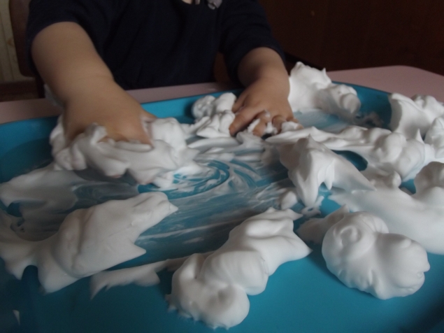 Снежинка из пены .