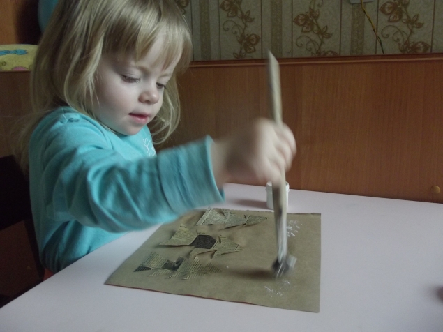 Аппликация из газеты . Аппликация из газеты .