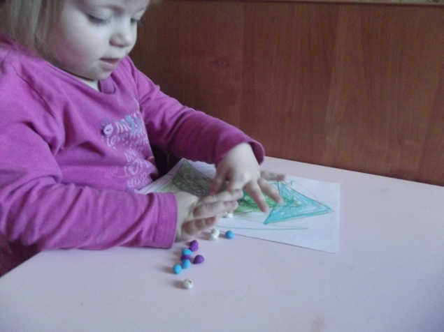 Раскрашиваем елочку . Раскрашиваем елочку .