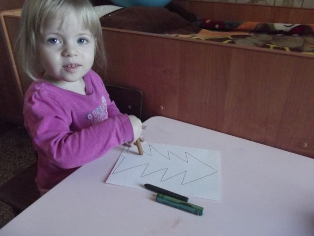 Раскрашиваем елочку . Раскрашиваем елочку .