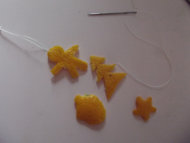 Елочные игрушки .