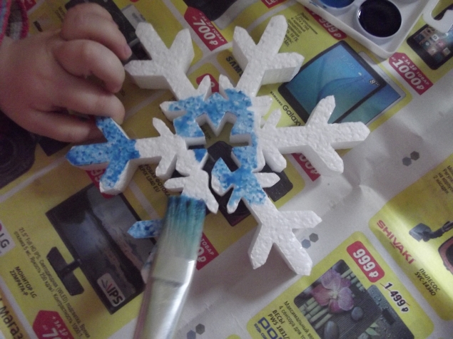 Раскрашиваем снежинки . Раскрашиваем снежинки .