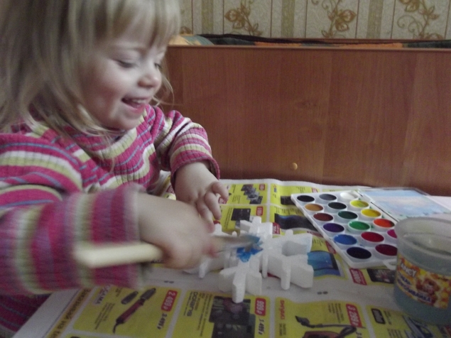 Раскрашиваем снежинки . Раскрашиваем снежинки .