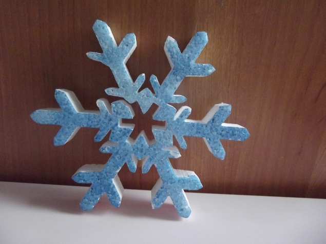 Раскрашиваем снежинки . Раскрашиваем снежинки .