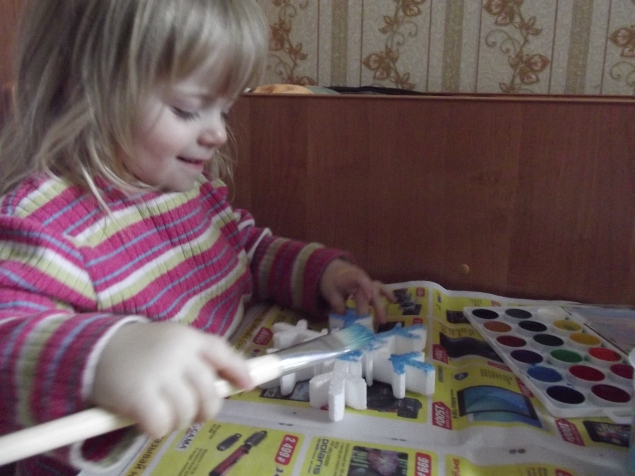 Раскрашиваем снежинки . Раскрашиваем снежинки .