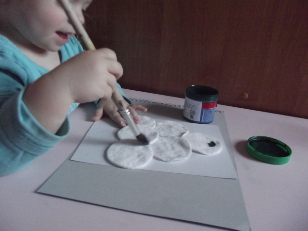 Елка из ватных дисков .