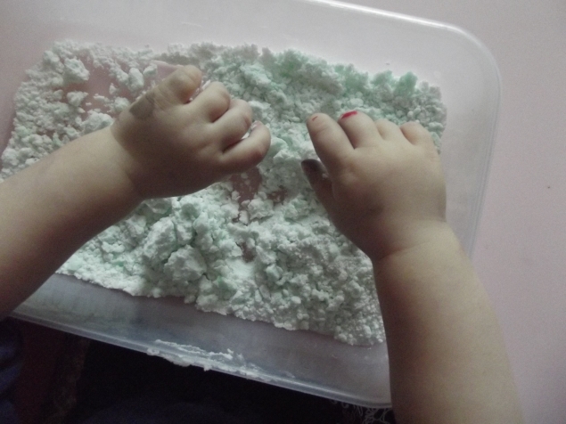 Миниатюрный снеговик .