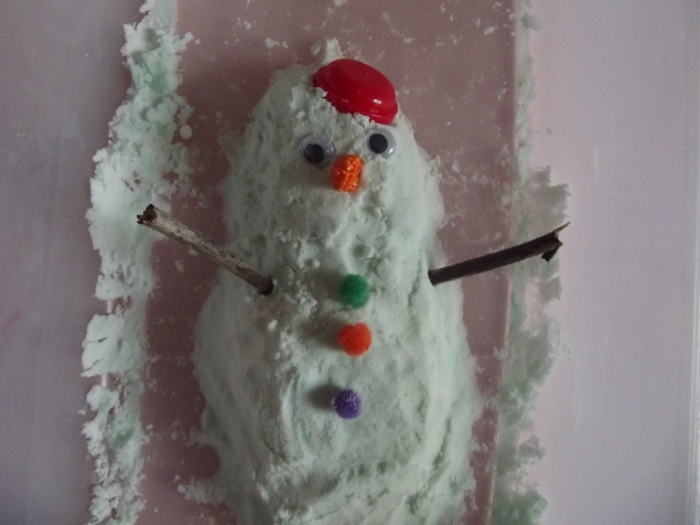 Миниатюрный снеговик .