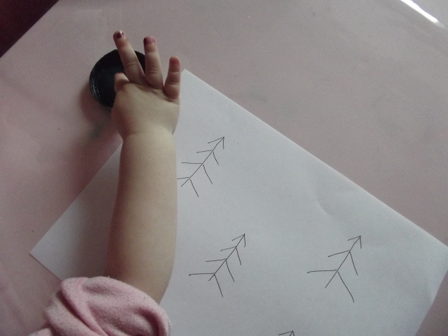 Рисуем пальчиками .