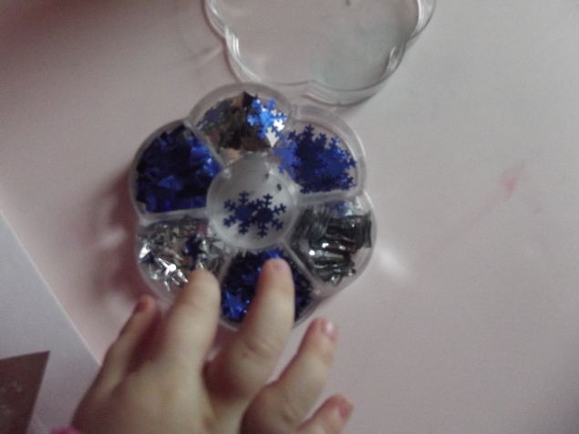 Елка из крафт бумаги . Елка из крафт бумаги .