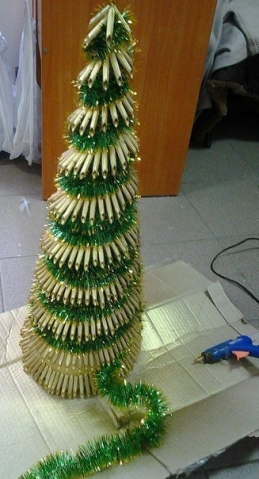 Елка . Елка .