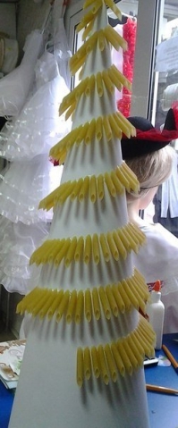 Елка . Елка .