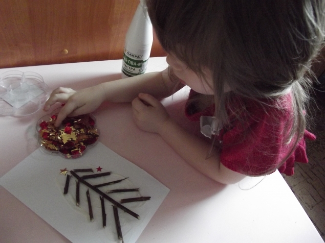 Елочка из веточек .