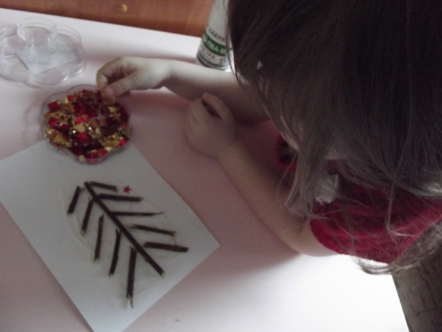 Елочка из веточек .