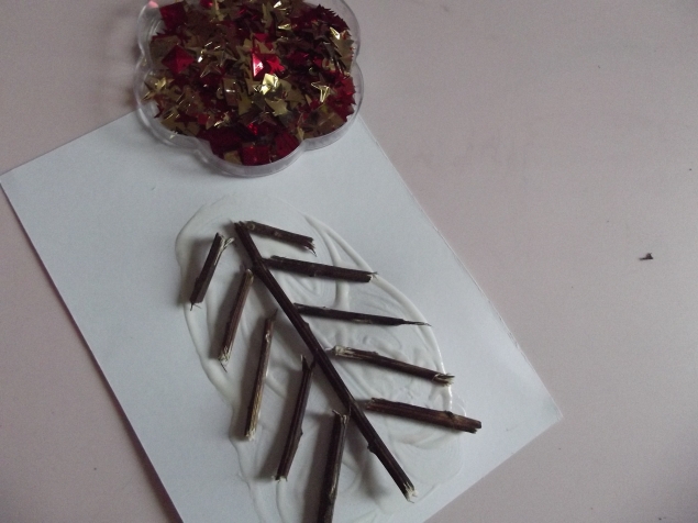 Елочка из веточек .