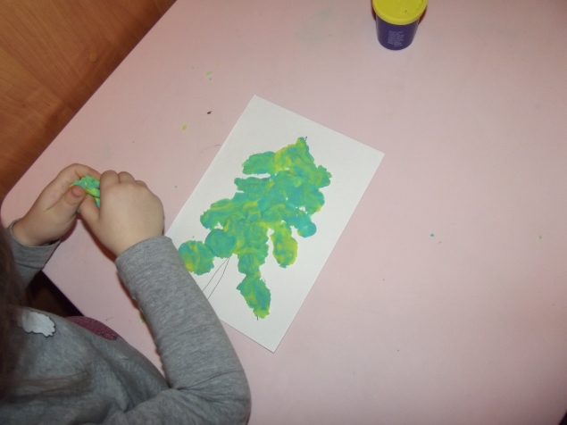 Пластилиновая елка .