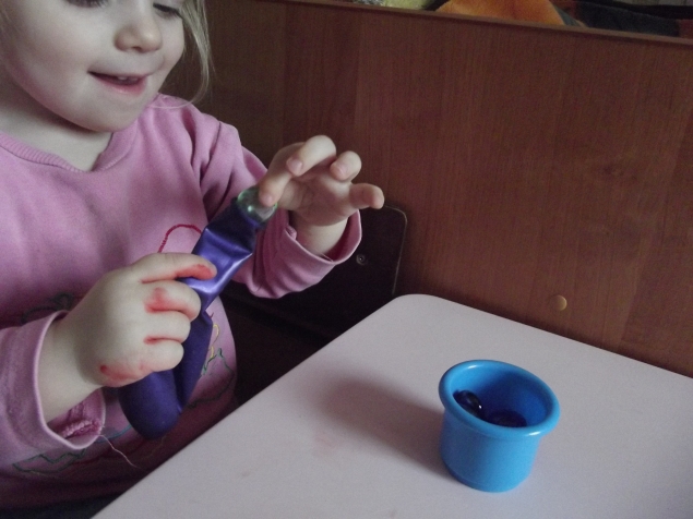 Мелкая моторика с шариком . Мелкая моторика с шариком .