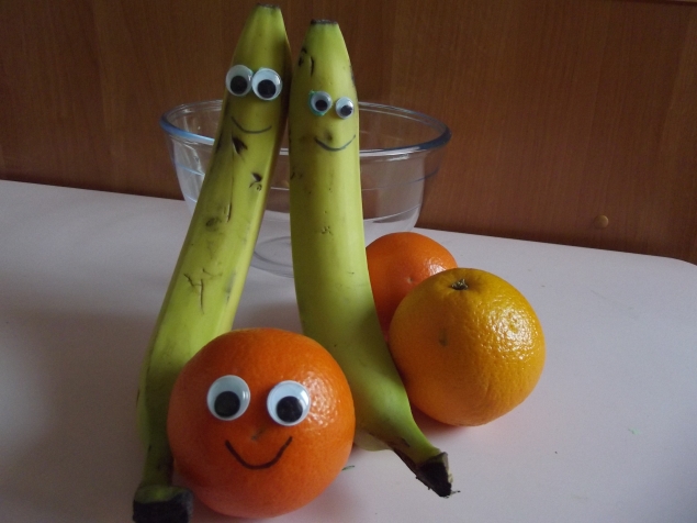 Забавные фрукты .