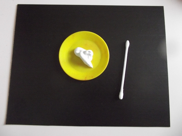 Рисуем ватными палочками .