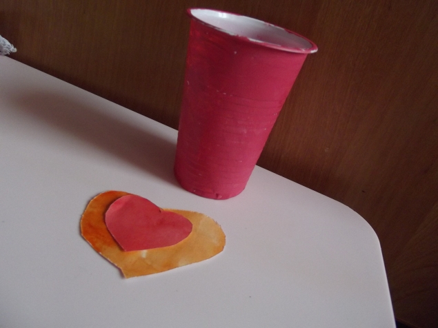 Стаканчик с сердцем . Стаканчик с сердцем .