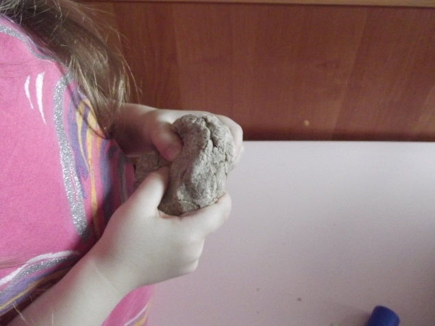 Лепим из ржаного теста .