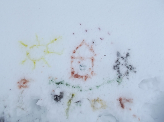 Рисунки на снегу .