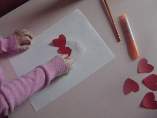 Цветок из сердечек . Цветок из сердечек .