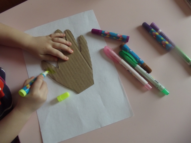 Разноцветная рука .