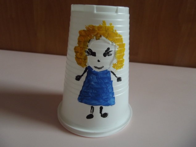 Игра со стаканчиками . Игра со стаканчиками .