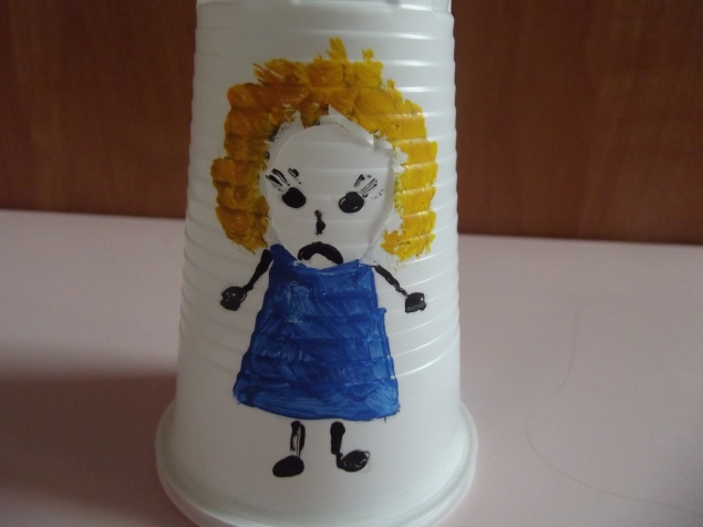 Игра со стаканчиками . Игра со стаканчиками .