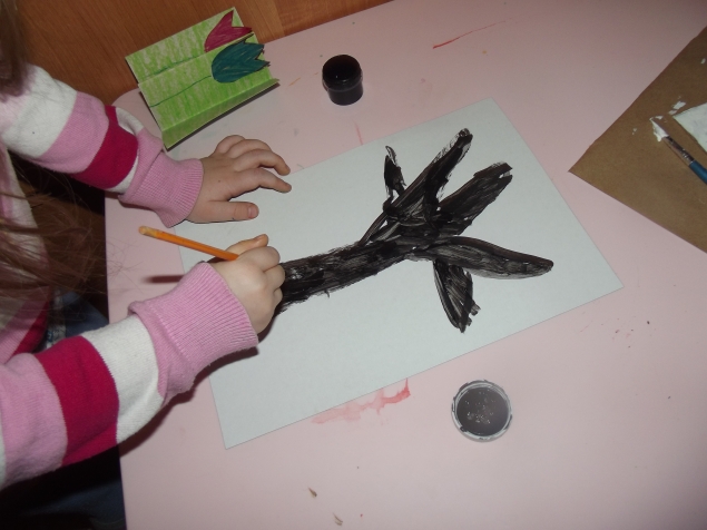 Дерево с птичками . Дерево с птичками .