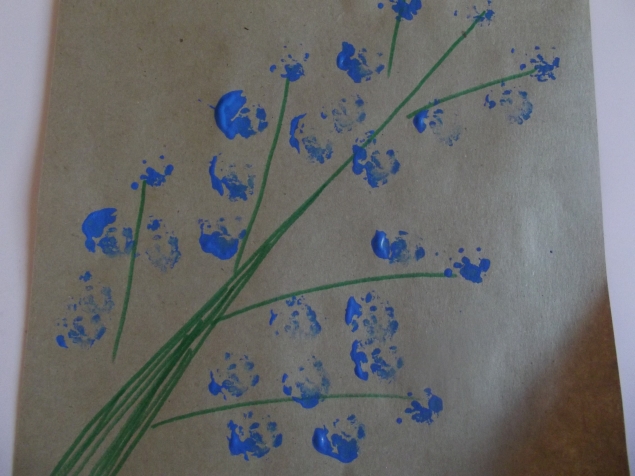 Ветка с цветами .