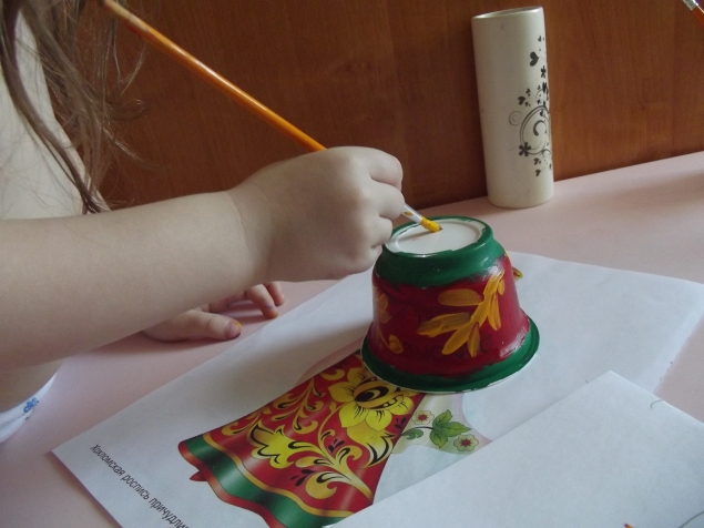 Хохлома на банке .