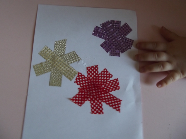 Цветы из скотча .