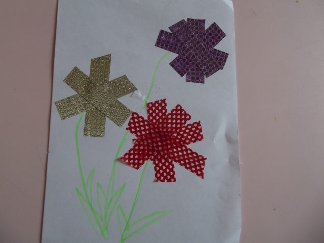 Цветы из скотча .