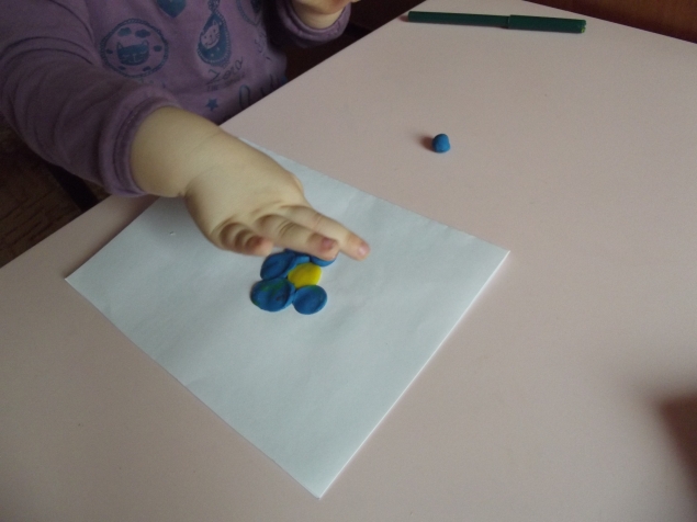 Цветок из пластилина .