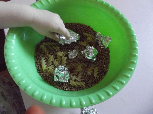 Прятки . Прятки .